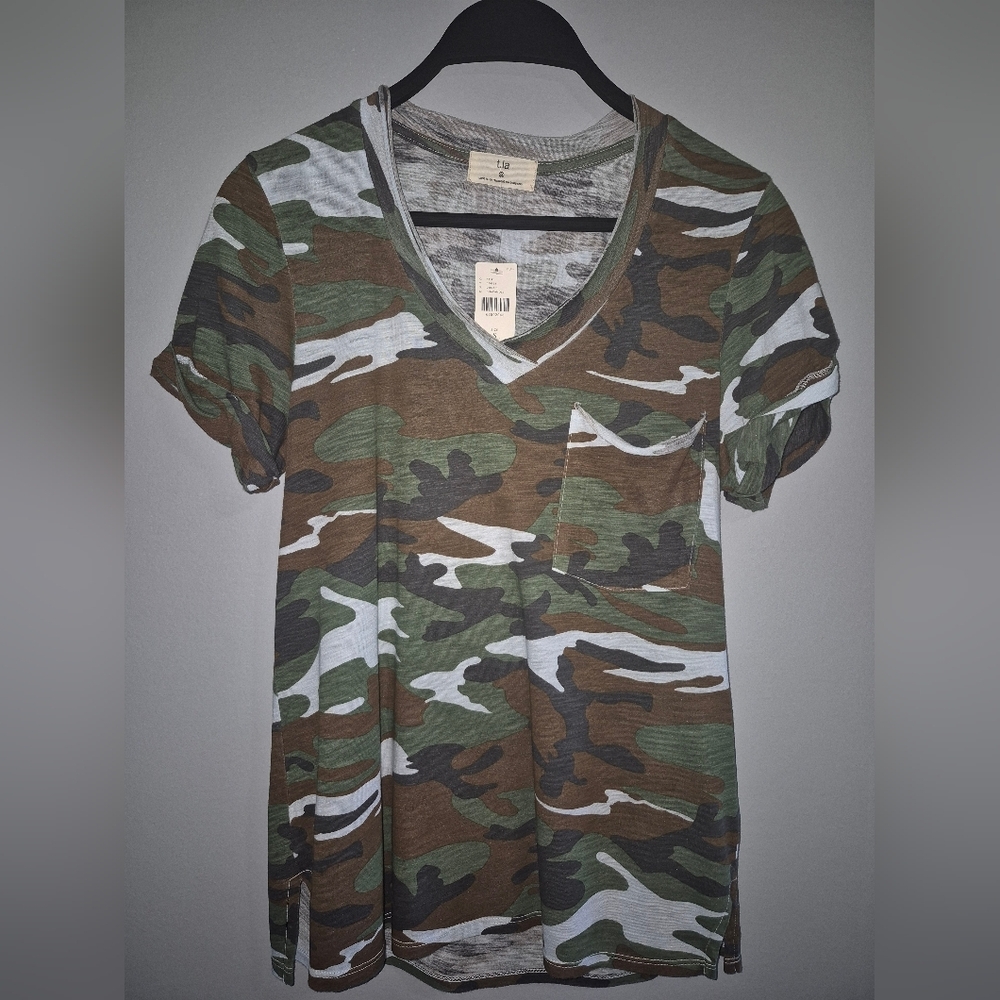 Anthropologie T.La Camo V-Neck Tee Size Small - Picture 2 of 6
